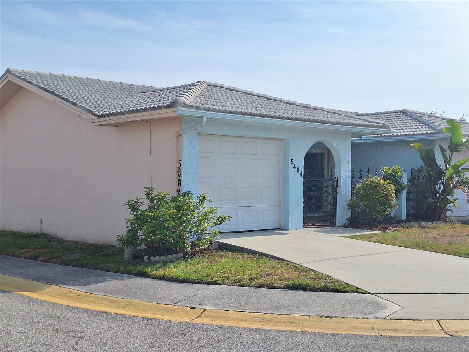 Pinellas Park, FL 33782,5404 SPRINGWOOD BLVD #5404