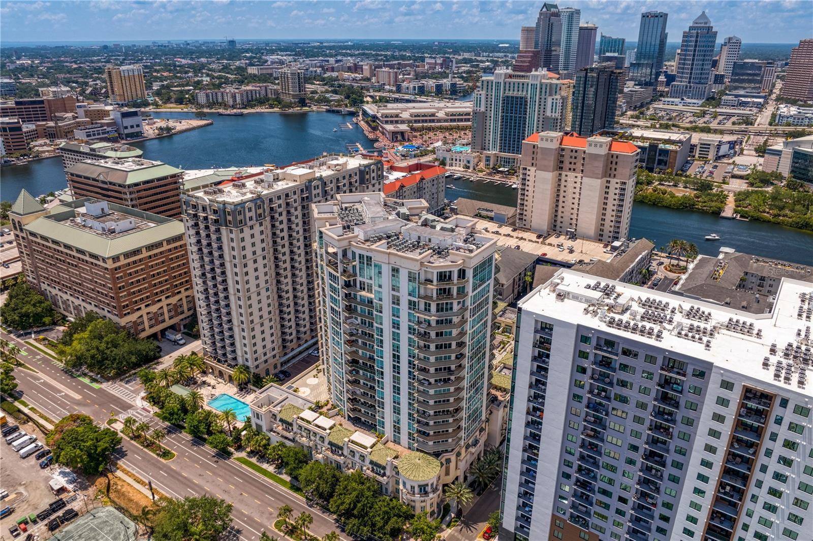 Tampa, FL 33602,450 KNIGHTS RUN AVE #1704