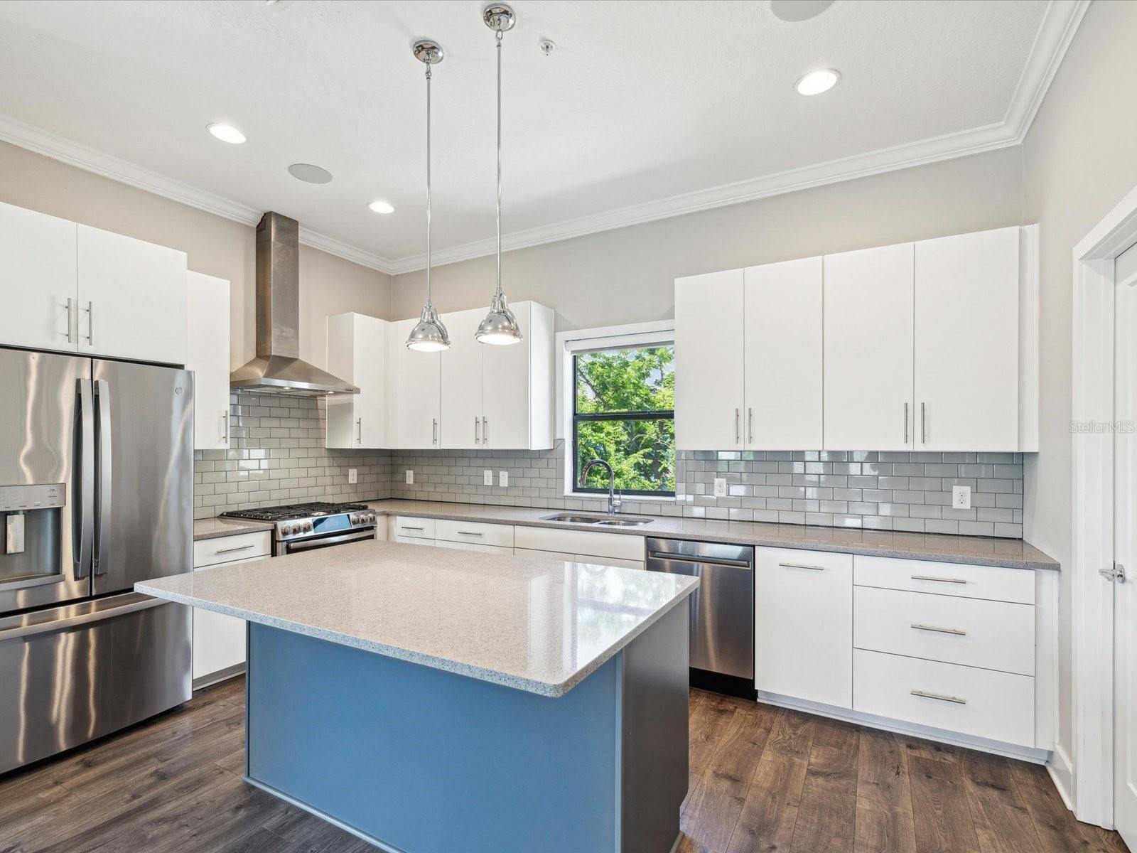 Dunedin, FL 34698,946 HIGHLAND AVE #24