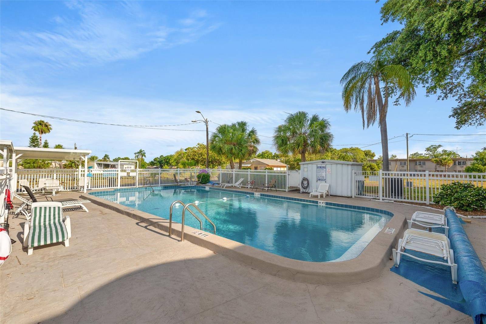 St Petersburg, FL 33709,4150 66TH ST N #1