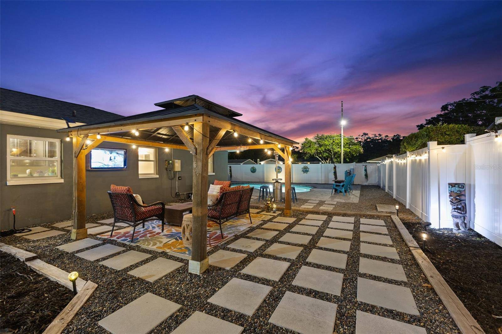 Dunedin, FL 34698,895 JOAN ST