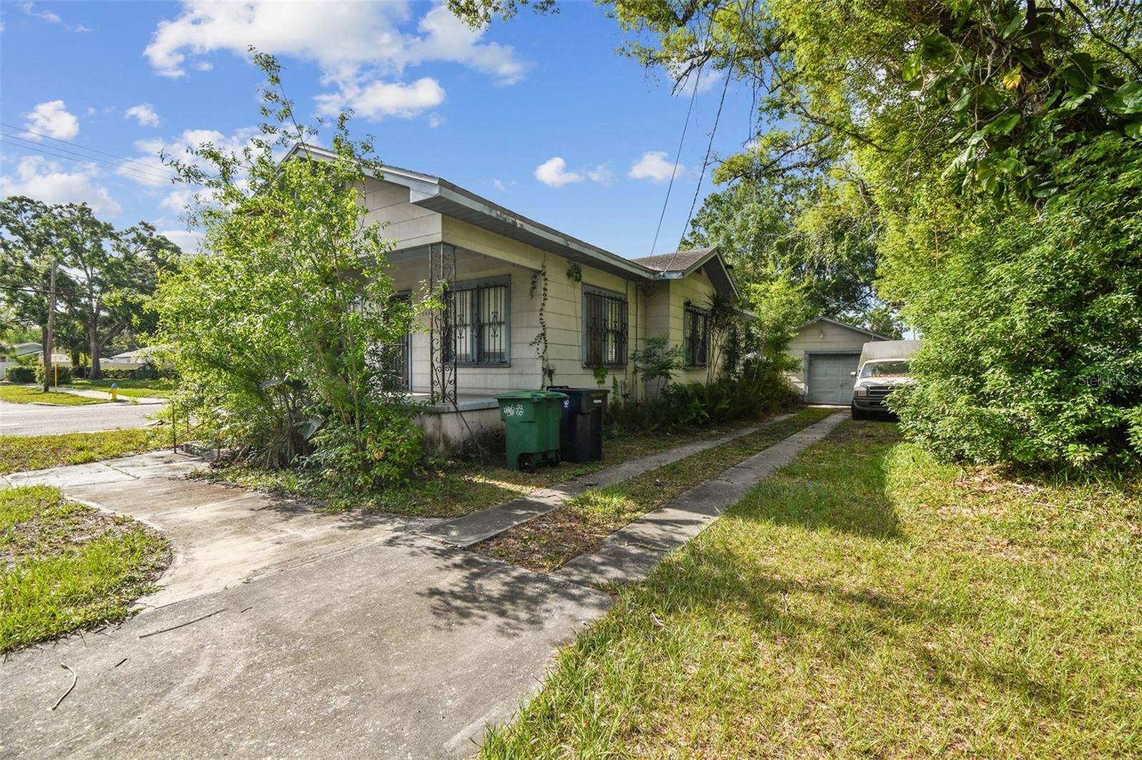 Tampa, FL 33603,702 W VIRGINIA AVE