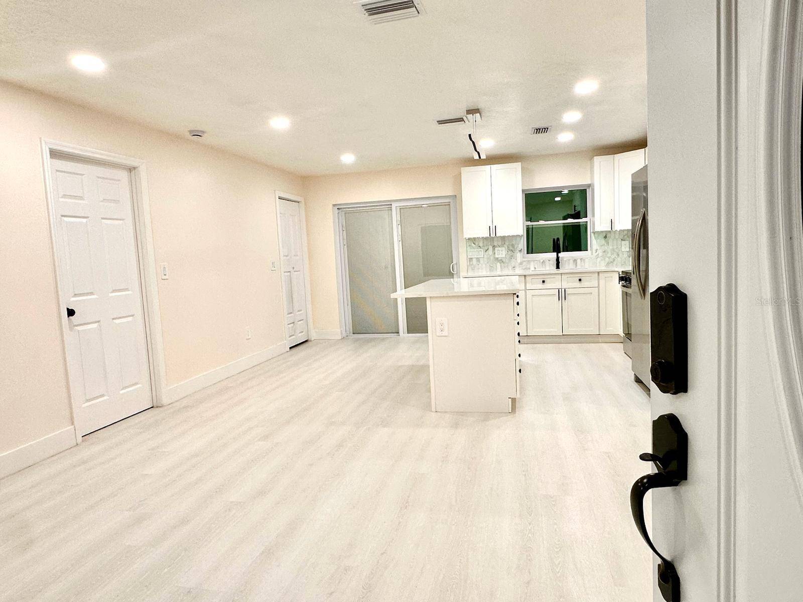 Brandon, FL 33511,733 HOLLY TER