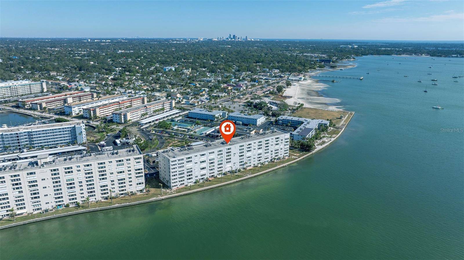 Gulfport, FL 33707,5900 SHORE BLVD S #512