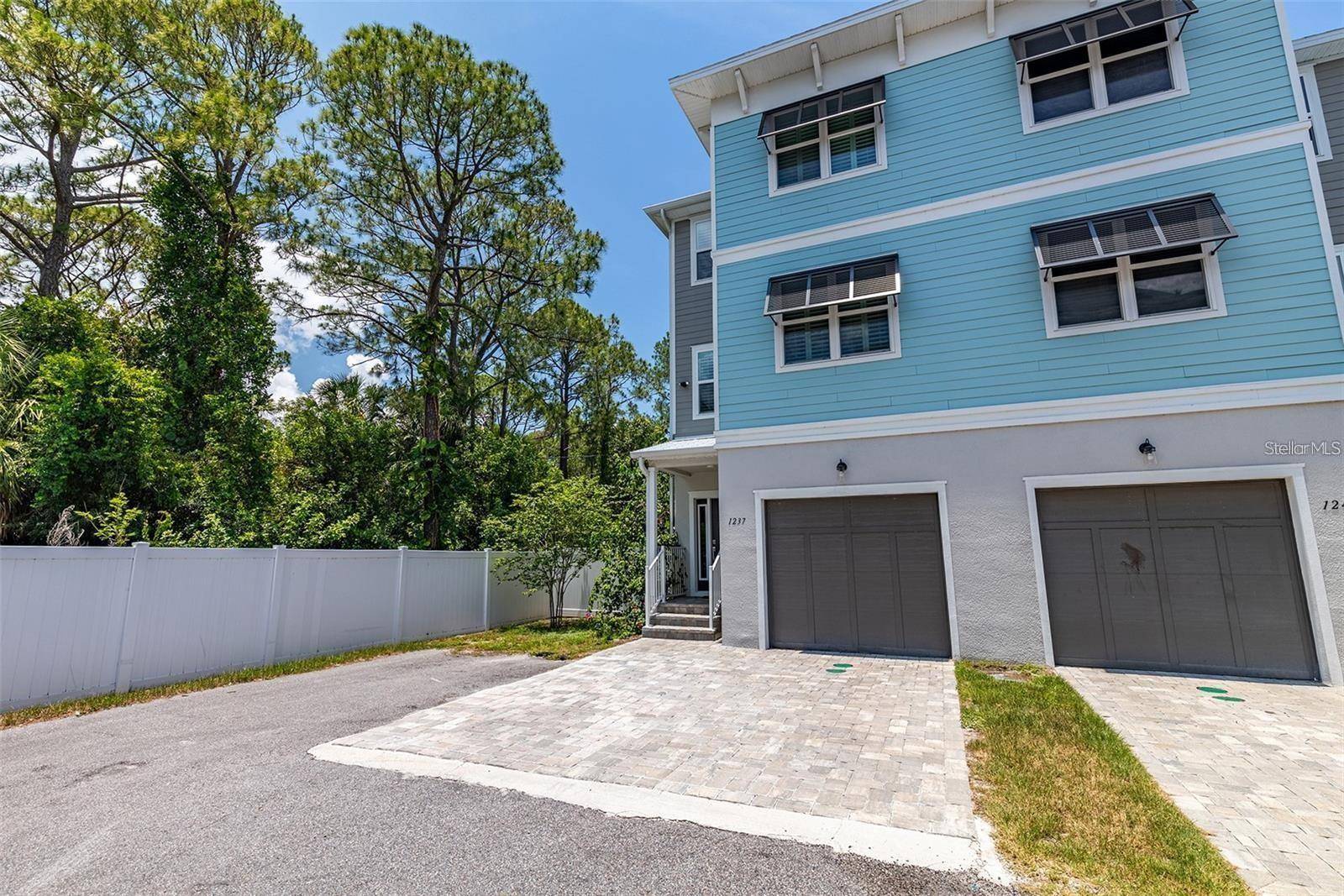 St Petersburg, FL 33702,1237 SAVONA DR NE