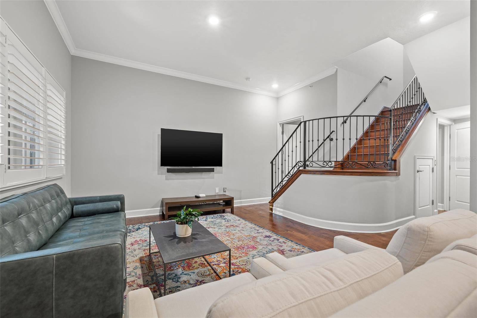 St Petersburg, FL 33701,300 BEACH DR NE #305