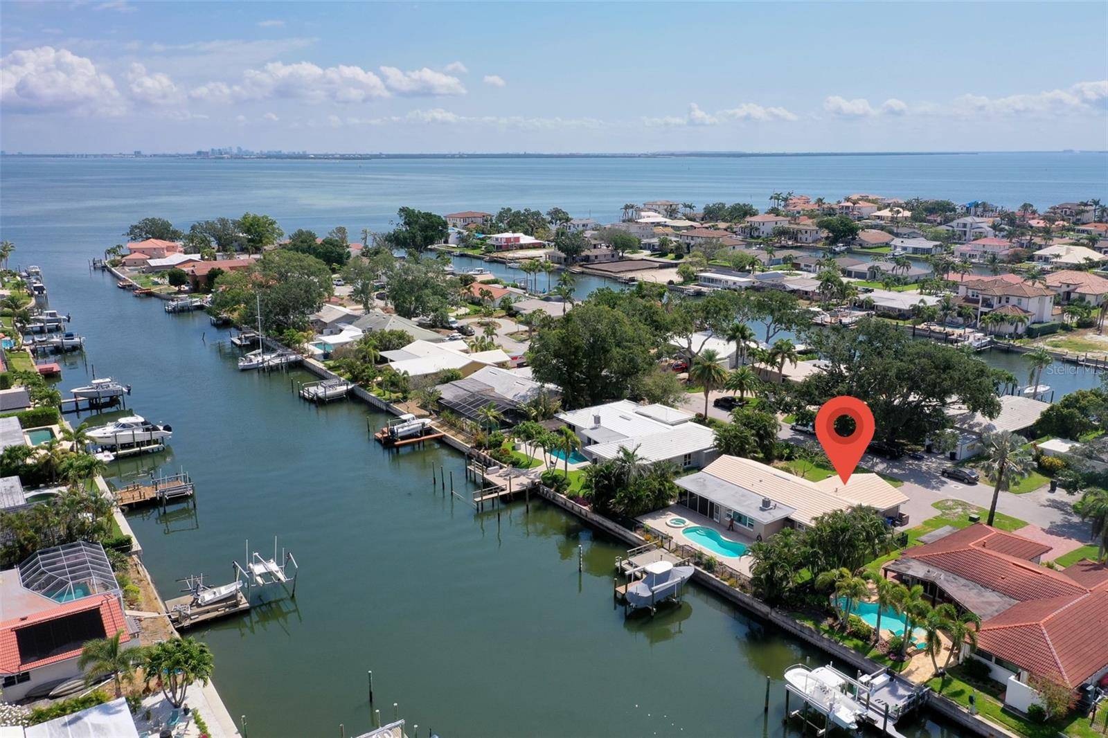 St Petersburg, FL 33703,2017 IOWA AVE NE