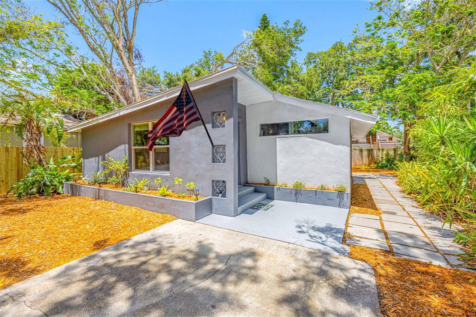 Largo, FL 33770,612 SW BEVERLY AVE
