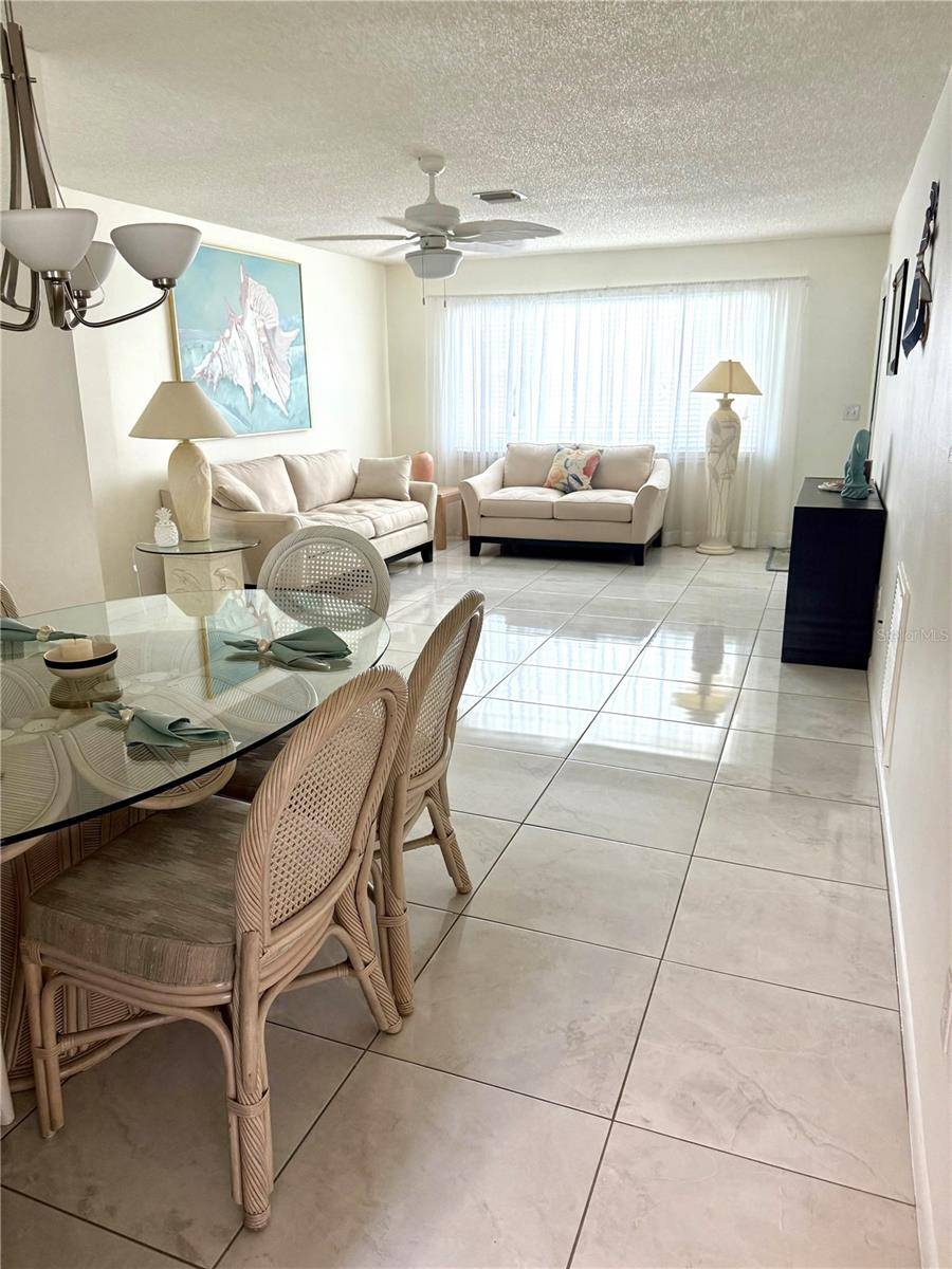 Pinellas Park, FL 33781,6880 VERSAILLES N