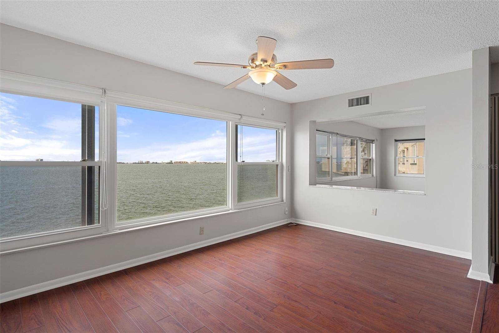 Gulfport, FL 33707,5980 SHORE BLVD S #312
