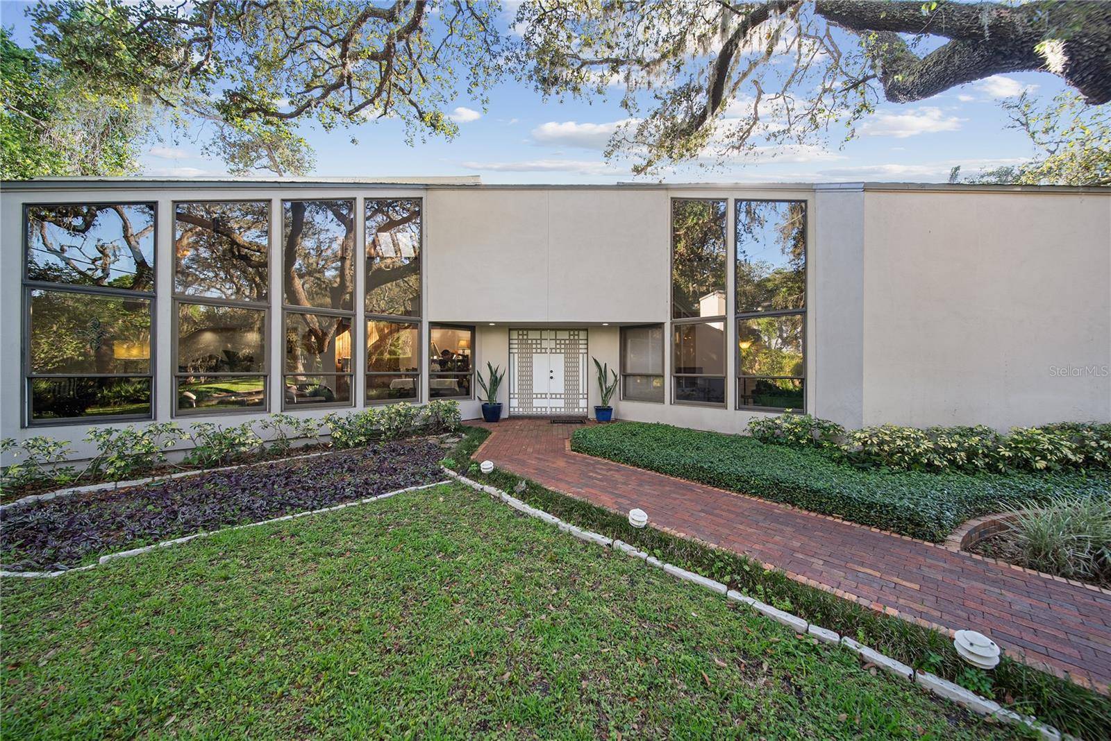 Tampa, FL 33613,14825 LAKE MAGDALENE CIR