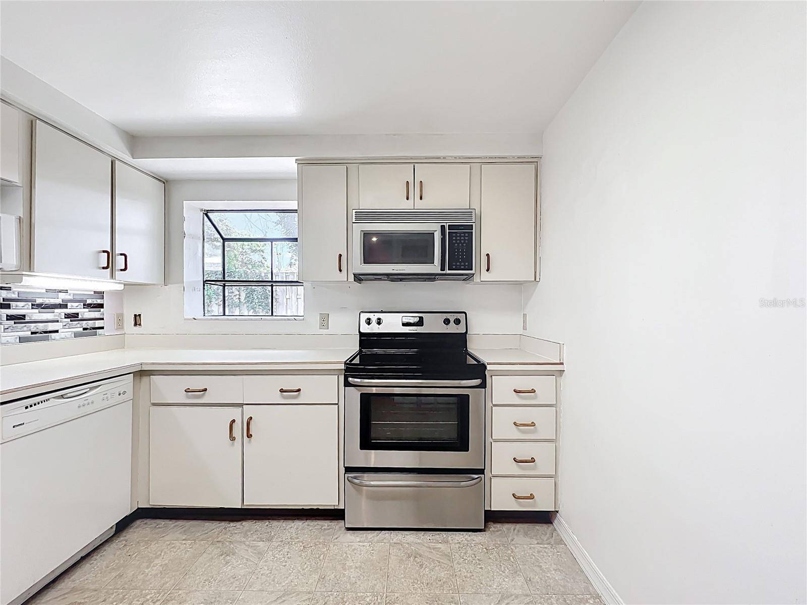 Dunedin, FL 34698,1556 LYNDA LN