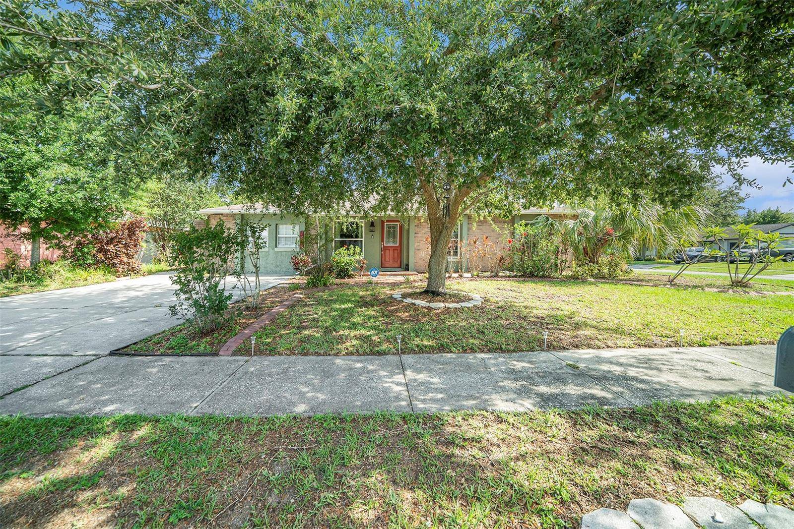 Valrico, FL 33596,1813 NOVA DR