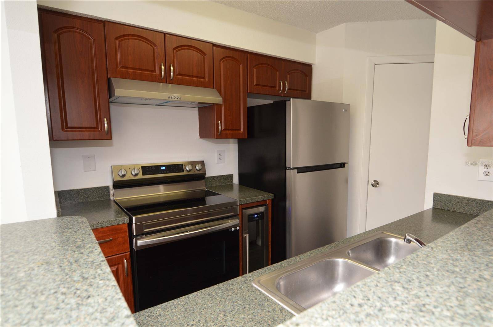 Tampa, FL 33614,8742 MALLARD RESERVE DR #104