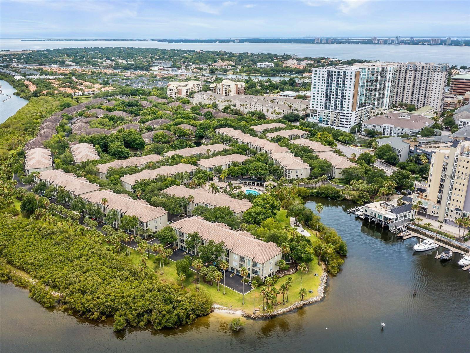 Tampa, FL 33602,716 PROMENADE PL