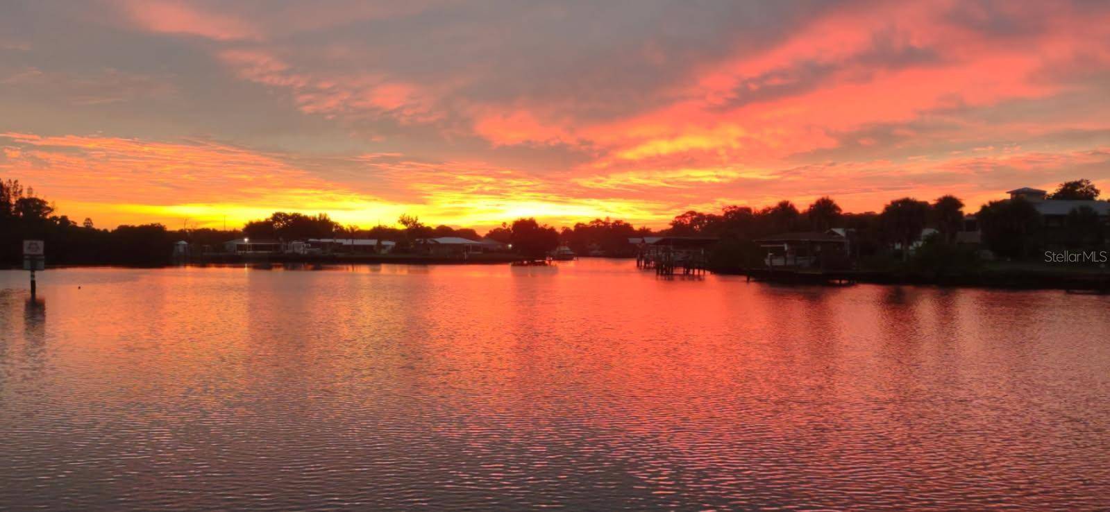 Ruskin, FL 33570,814 BLUE HERON BLVD