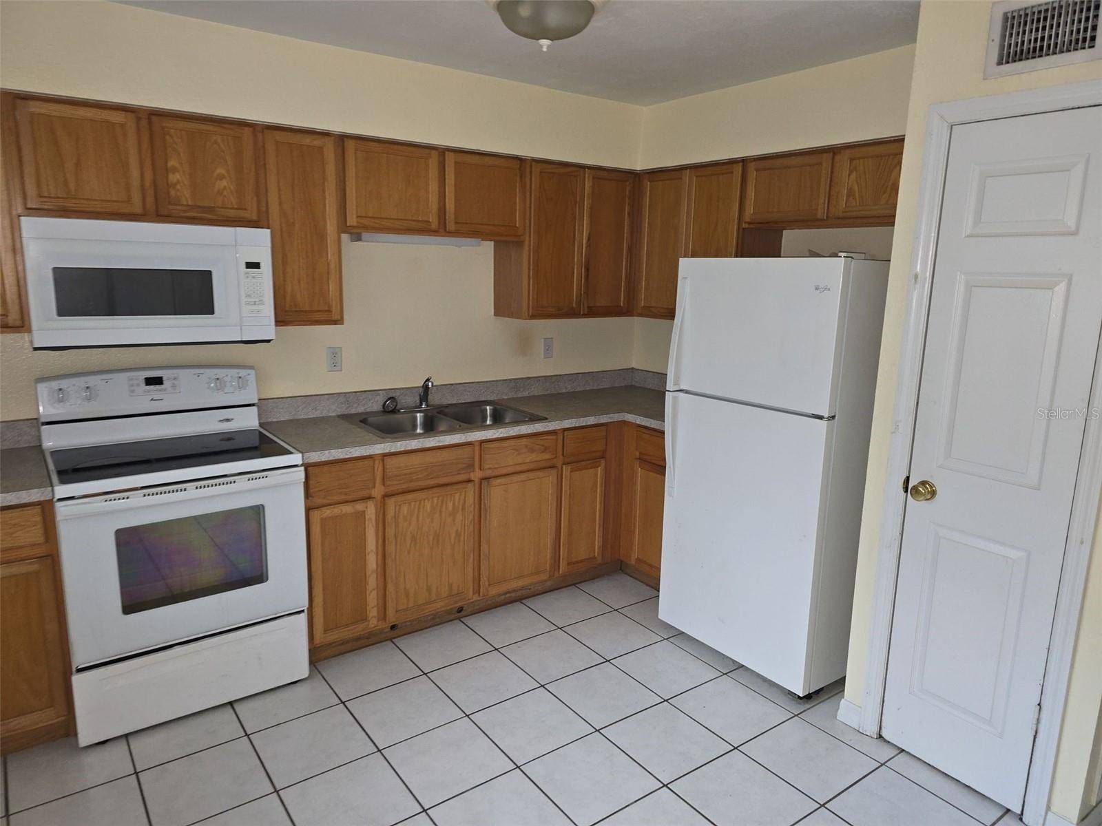 Dade City, FL 33525,13542 EMBASSY PARK CT #29