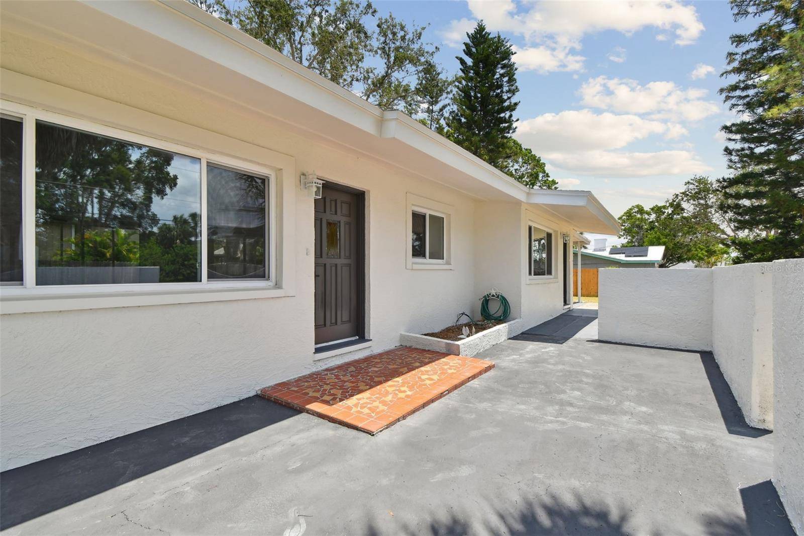 Tarpon Springs, FL 34689,695 SUNSET DR