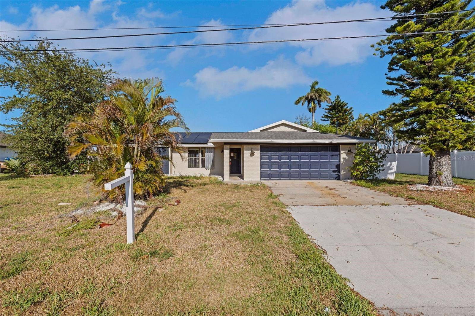 Cape Coral, FL 33990,910 SE 23RD PL