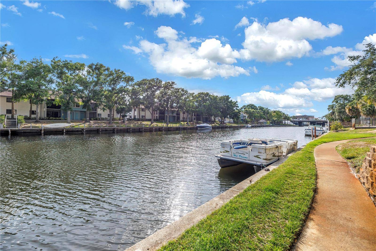 Tampa, FL 33615,6309 NEWTOWN CIR #9B2