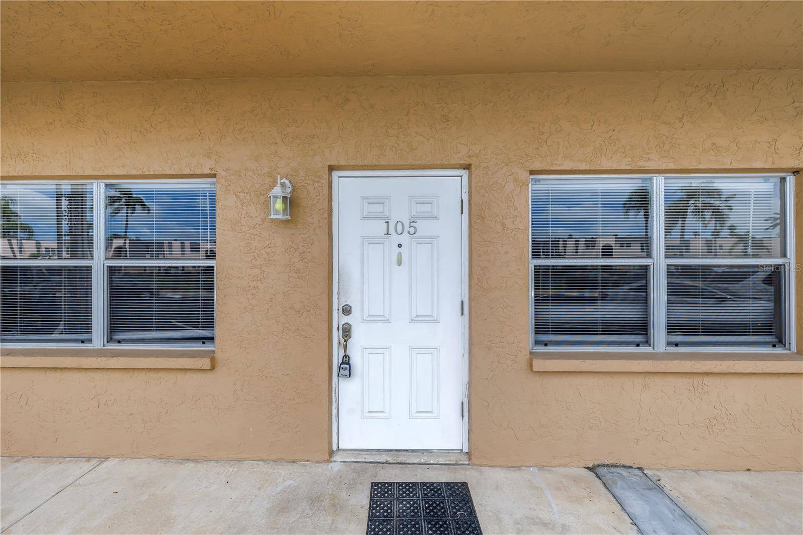 Seminole, FL 33777,8039 GARDEN DR #105