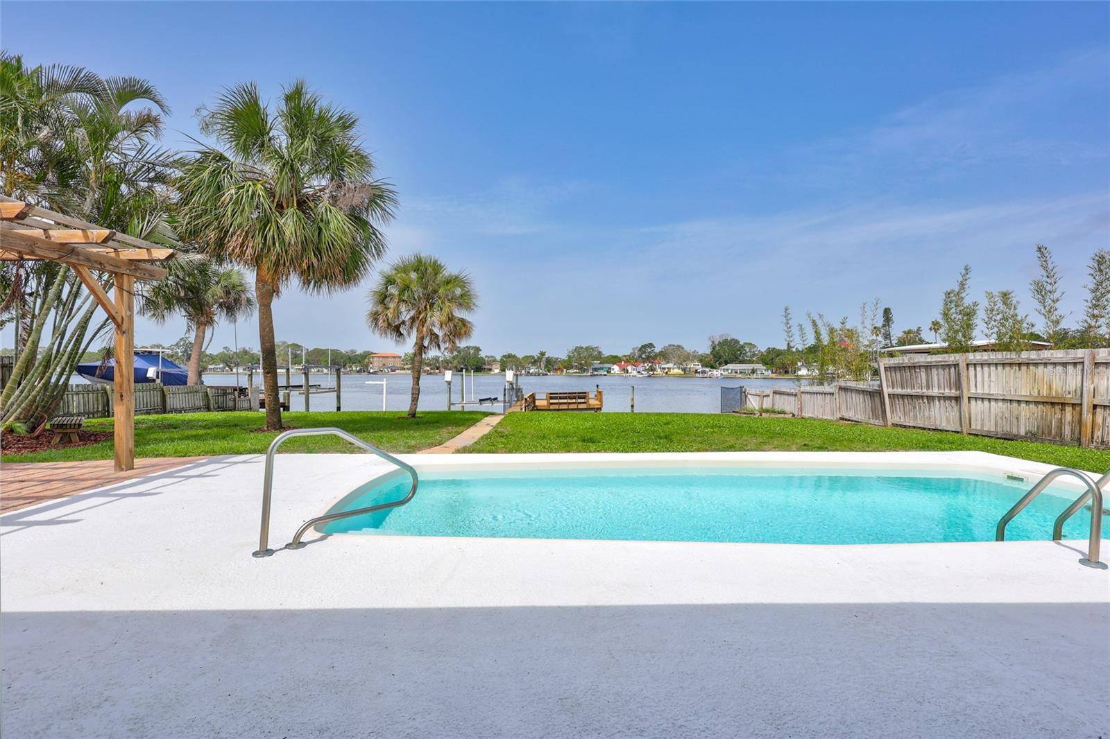 St Petersburg, FL 33705,4099 POMPANO DR SE