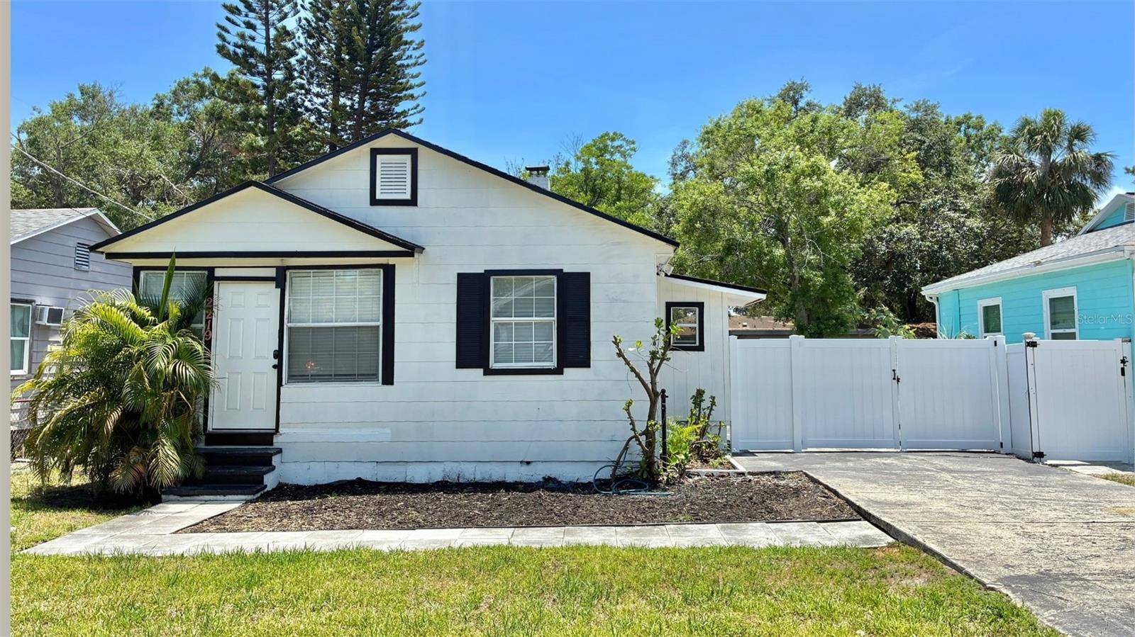 Tampa, FL 33605,2219 THRACE ST