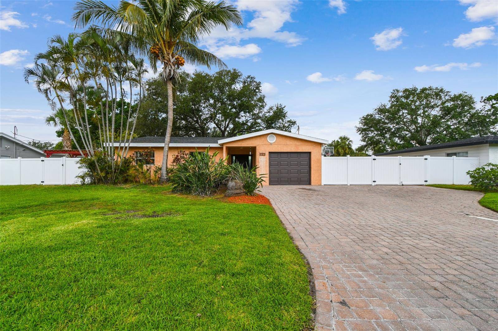 St Petersburg, FL 33703,4400 HELENA ST NE