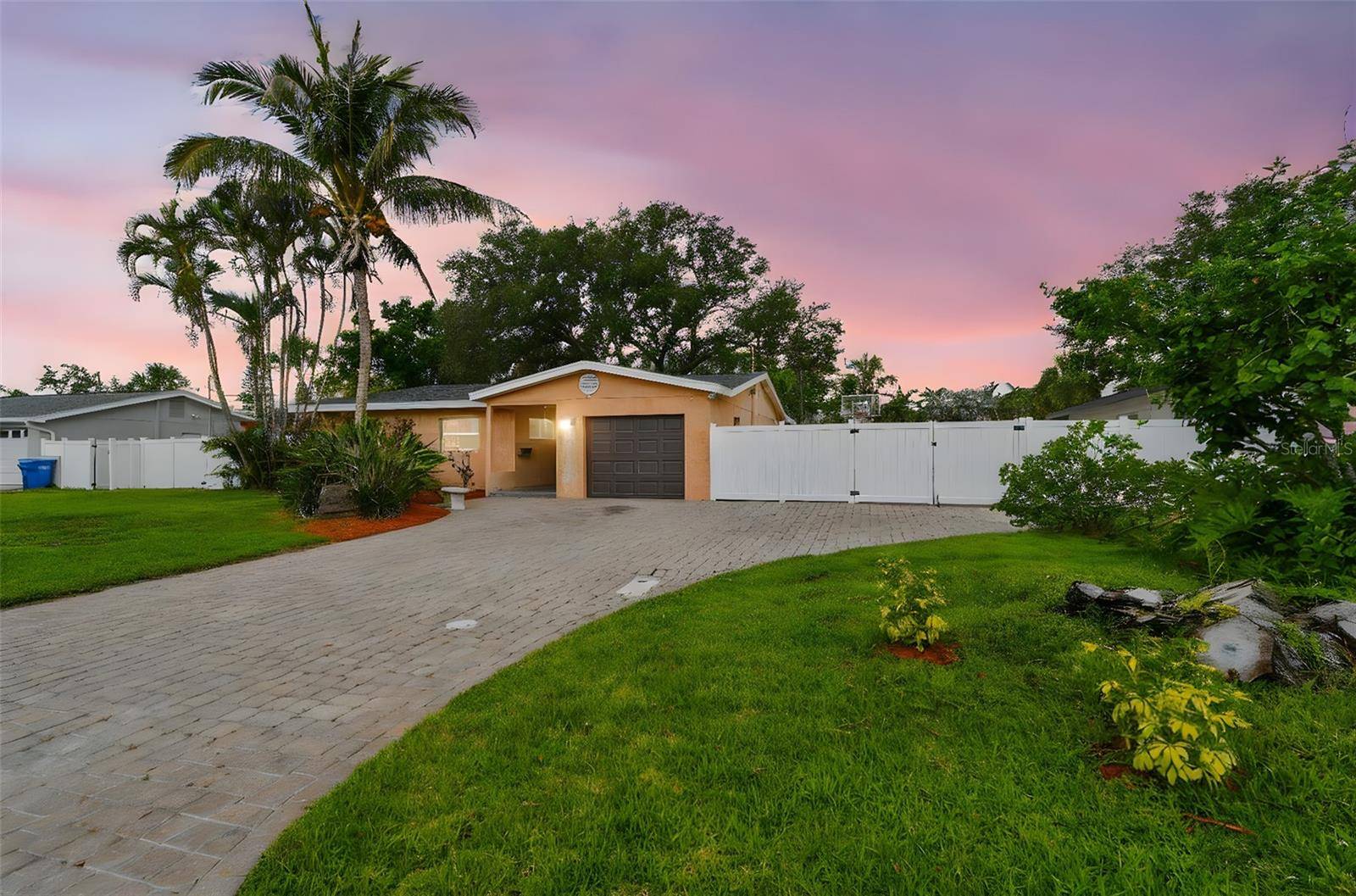 St Petersburg, FL 33703,4400 HELENA ST NE