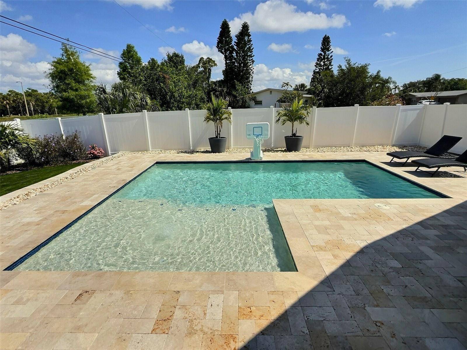 St Petersburg, FL 33705,3701 MANATEE DR SE