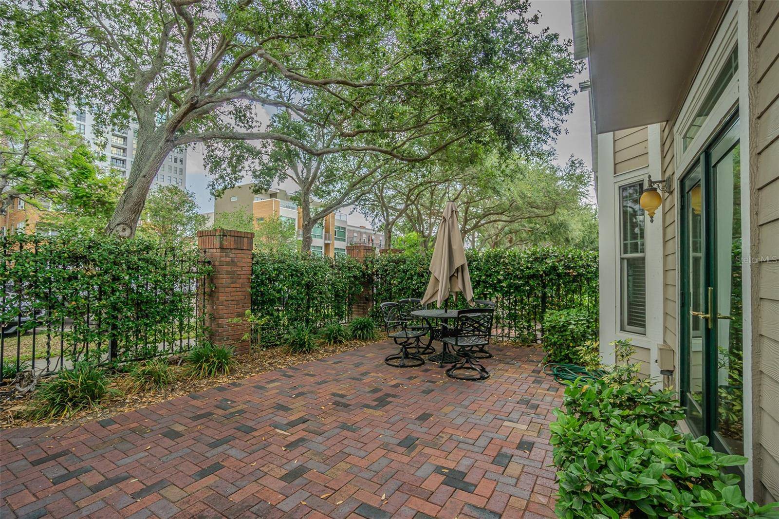 St Petersburg, FL 33701,350 2ND ST N #1