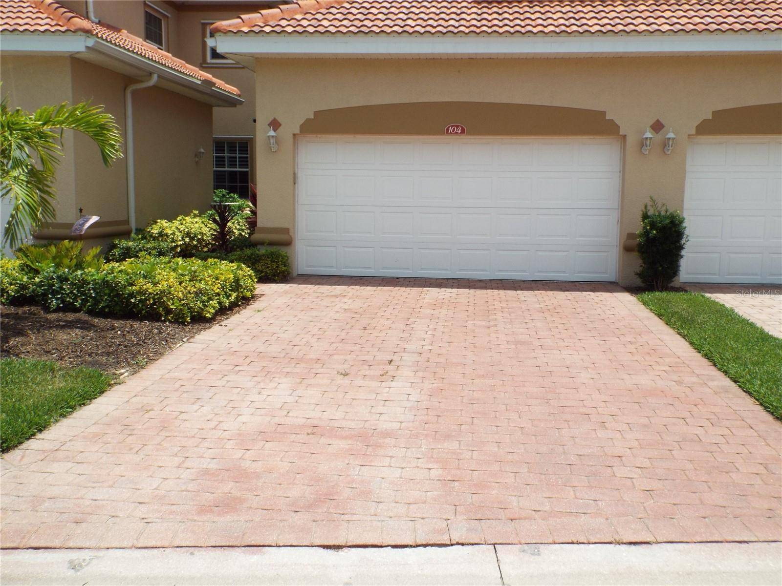 Fort Myers, FL 33912,13860 AVON PARK CIR #104
