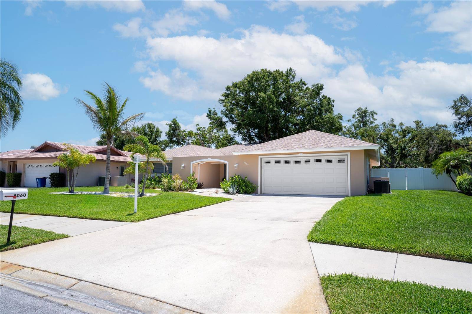 Seminole, FL 33777,8060 CANTERBURY CIR