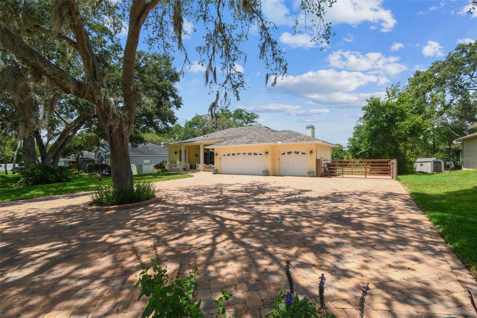 Thonotosassa, FL 33592,10306 SHALIMAR WOOD DR
