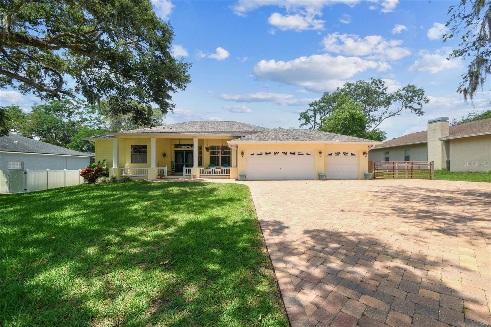 Thonotosassa, FL 33592,10306 SHALIMAR WOOD DR