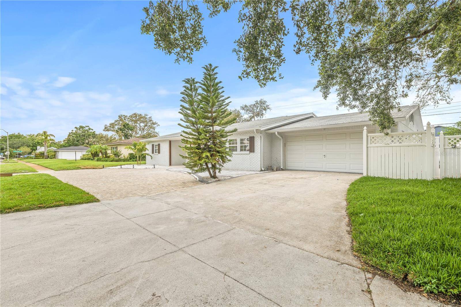 Tampa, FL 33618,2554 LAKE ELLEN CIR