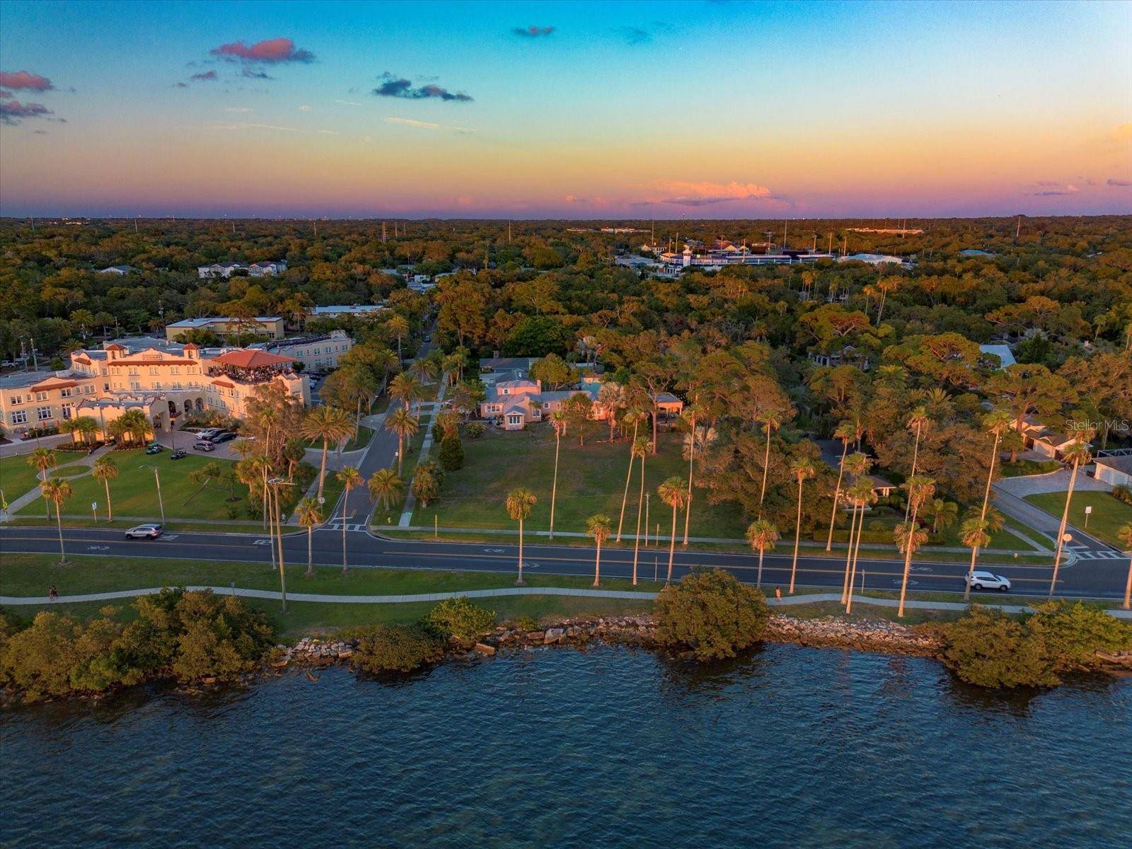 Dunedin, FL 34698,445 EDGEWATER DR