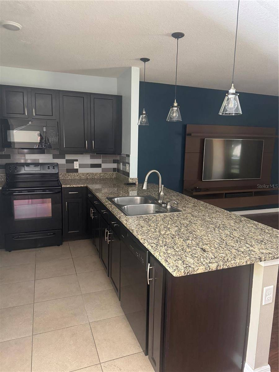 Gibsonton, FL 33534,9833 HOUND CHASE DR