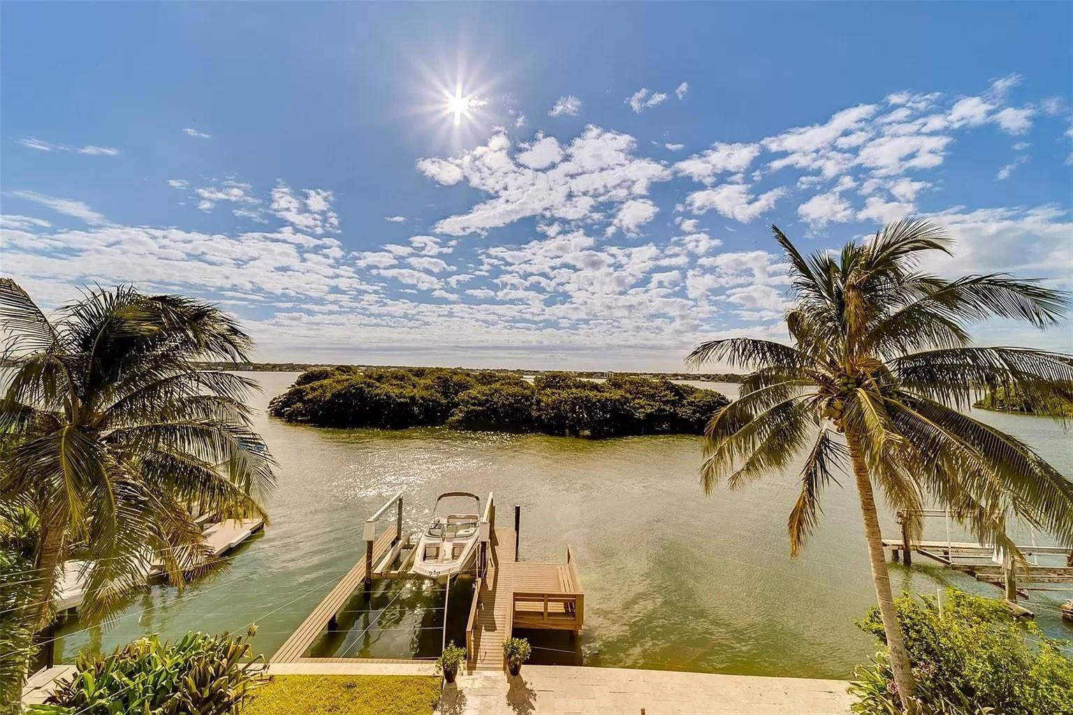 Belleair Beach, FL 33786,803 HARBOR DR
