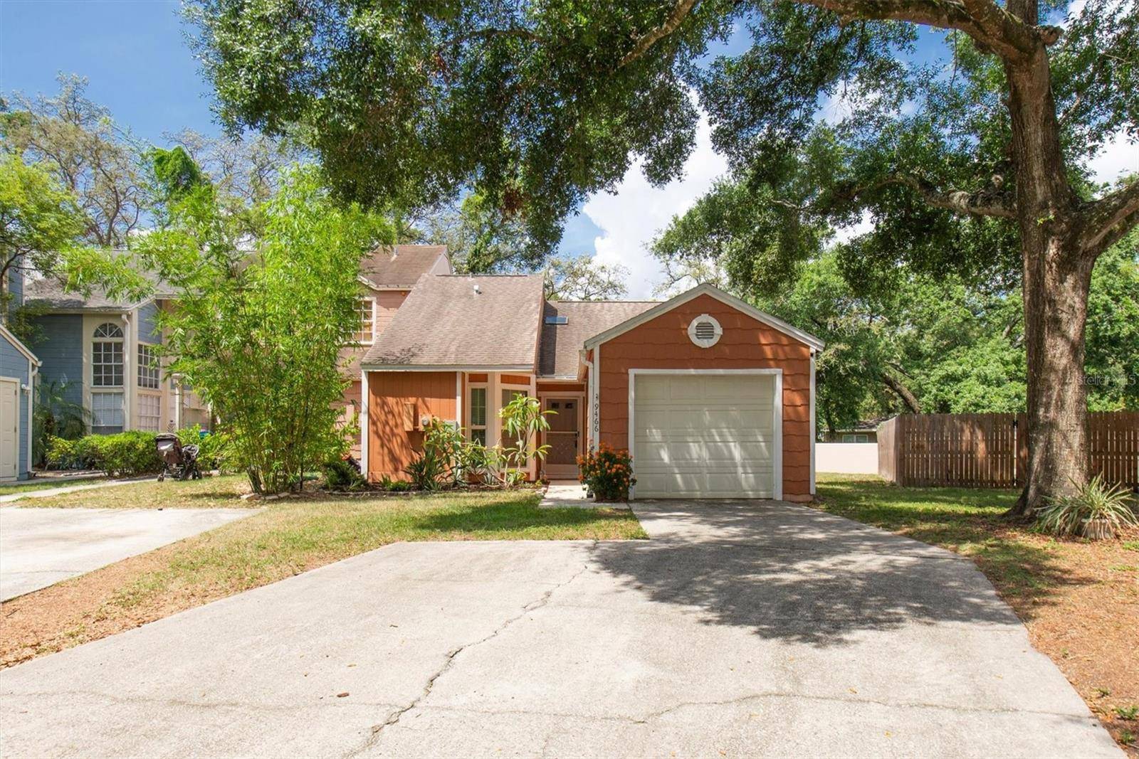 Tampa, FL 33612,9466 FOREST HILLS CIR