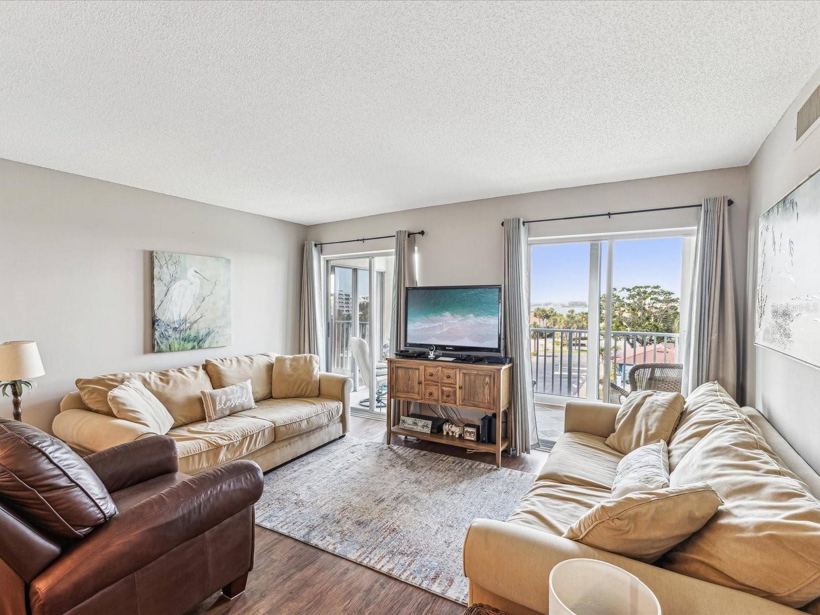 Largo, FL 33774,10216 REGAL DR #409