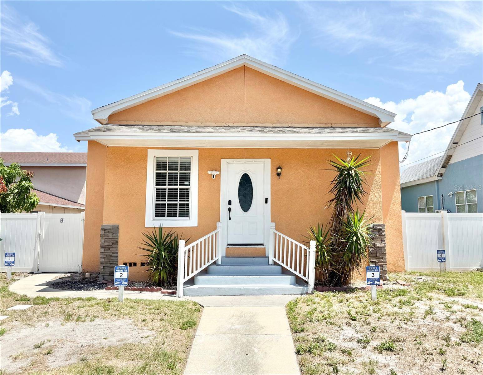 Tampa, FL 33607,2137 W SAINT LOUIS ST