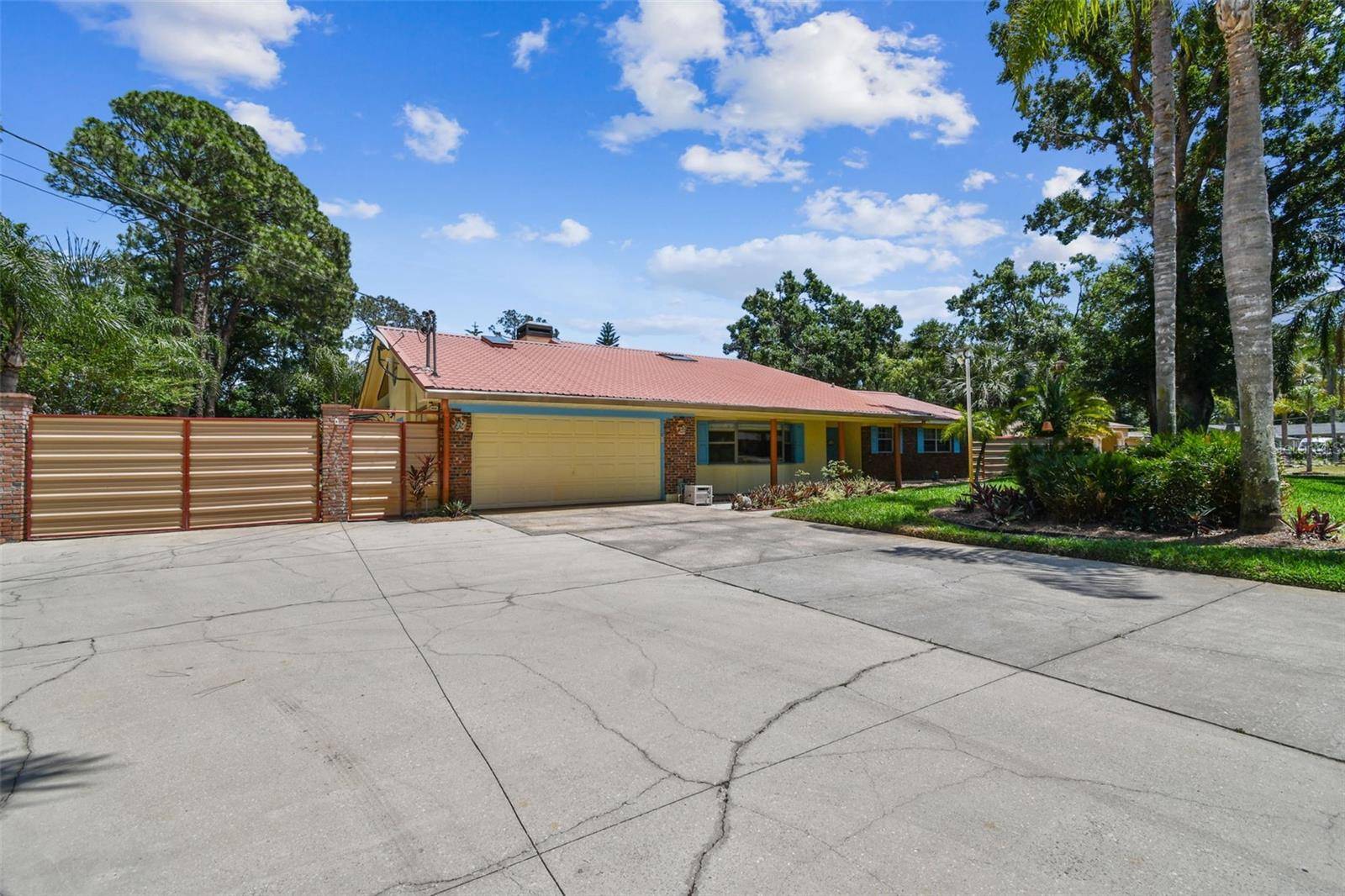 Tampa, FL 33615,7507 BEASLEY RD