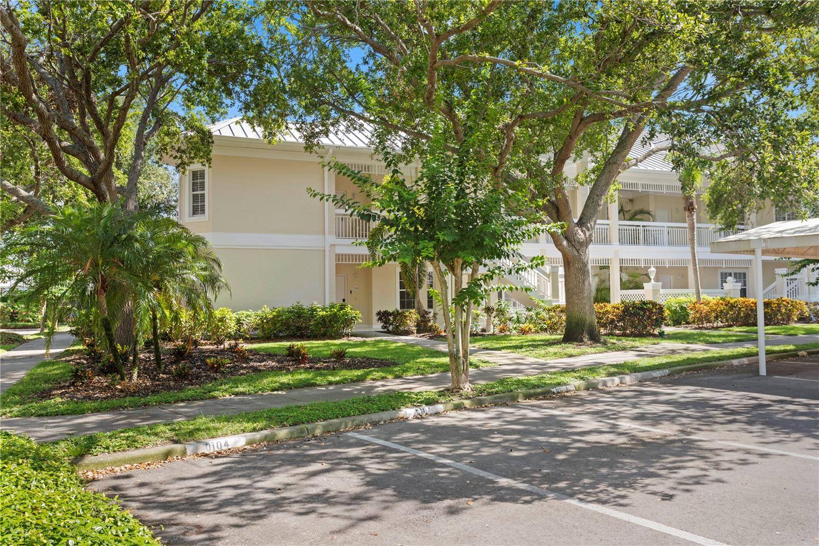 Bradenton, FL 34210,3702 54TH DR W #104