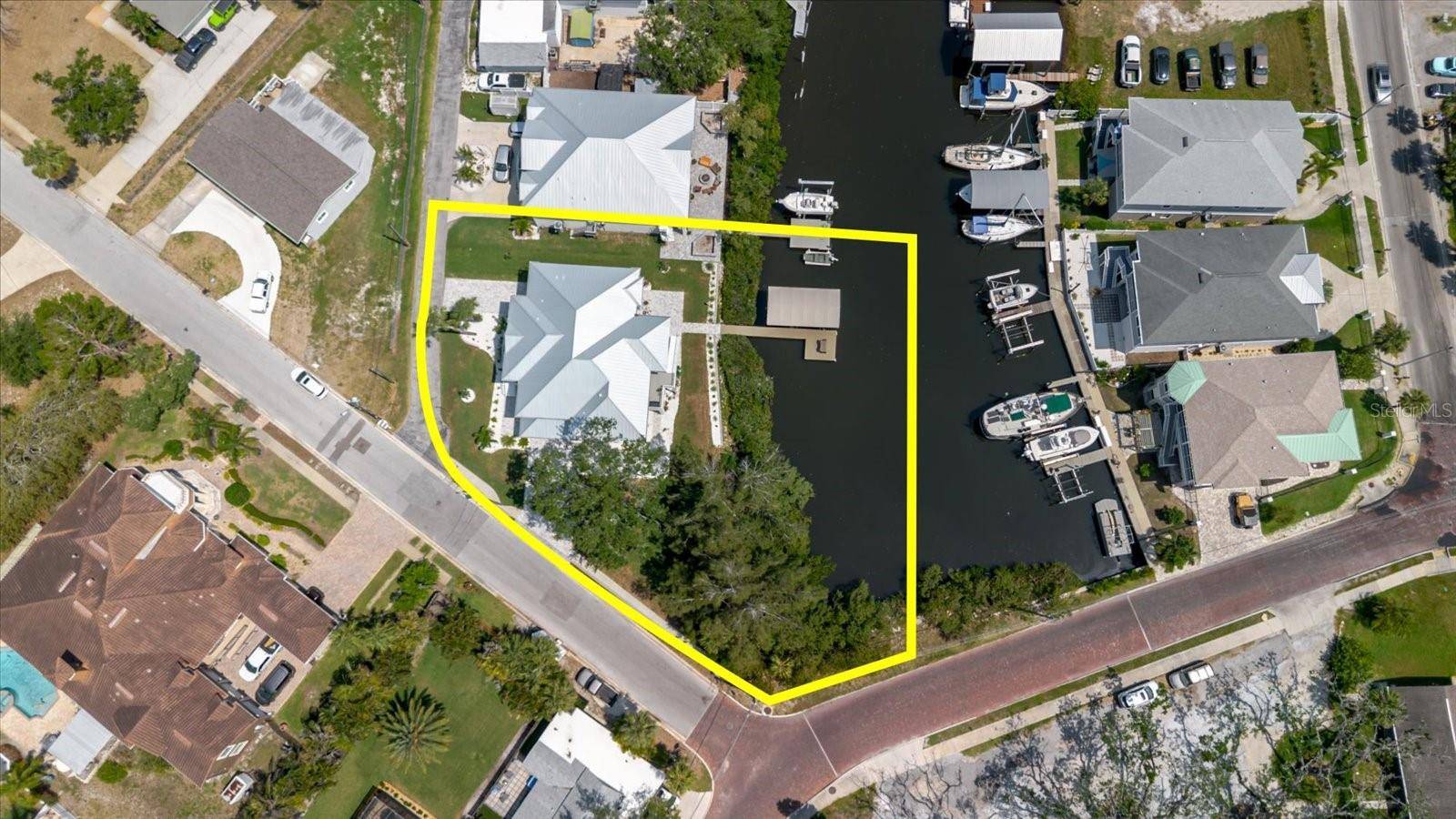 Tarpon Springs, FL 34689,216 HIGH ST