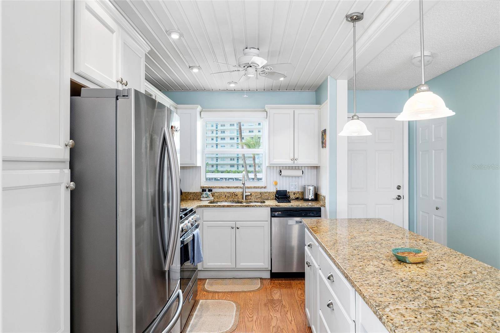 Gulfport, FL 33707,6075 SHORE BLVD S #215