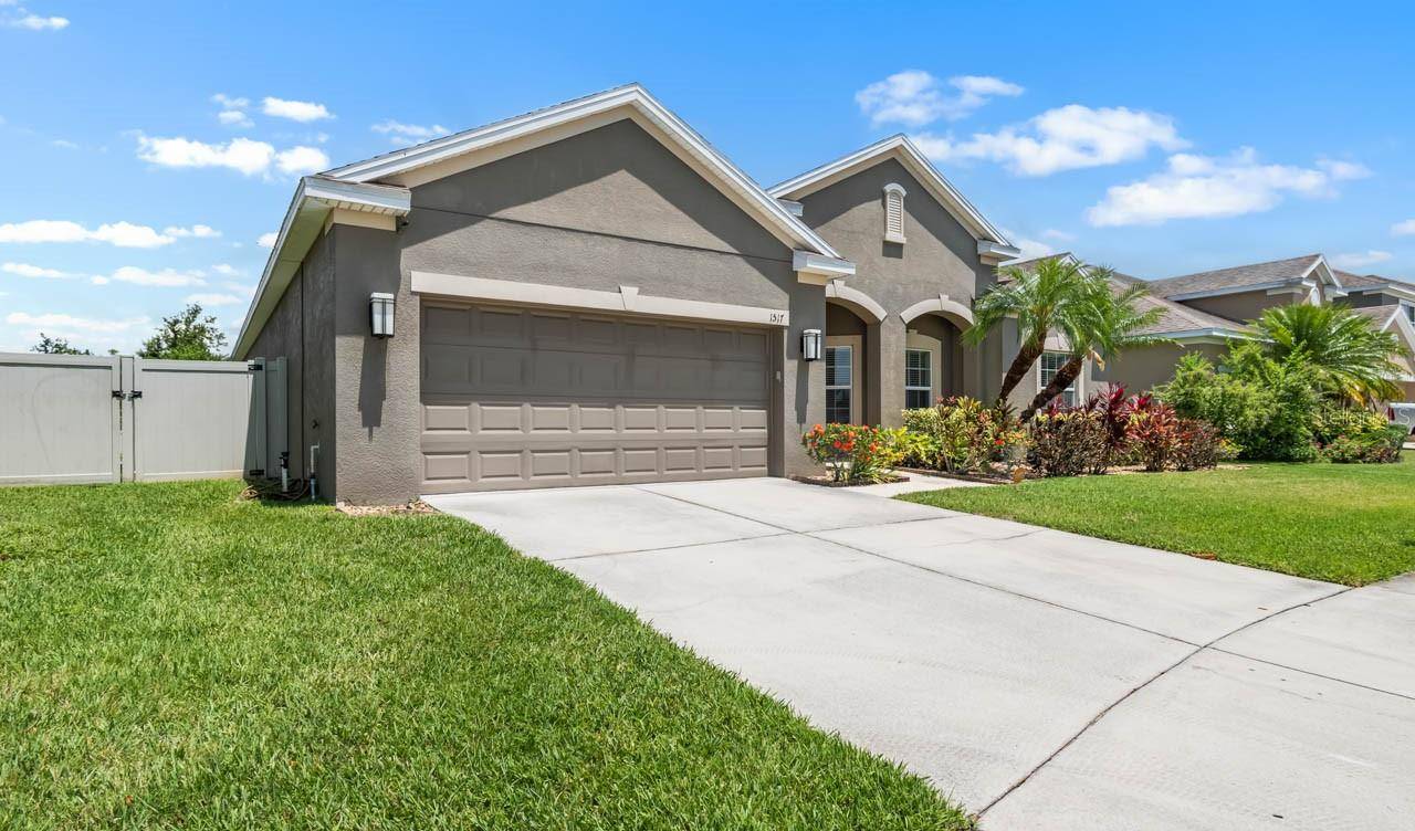 Ruskin, FL 33570,1517 YALE CASTLE CT