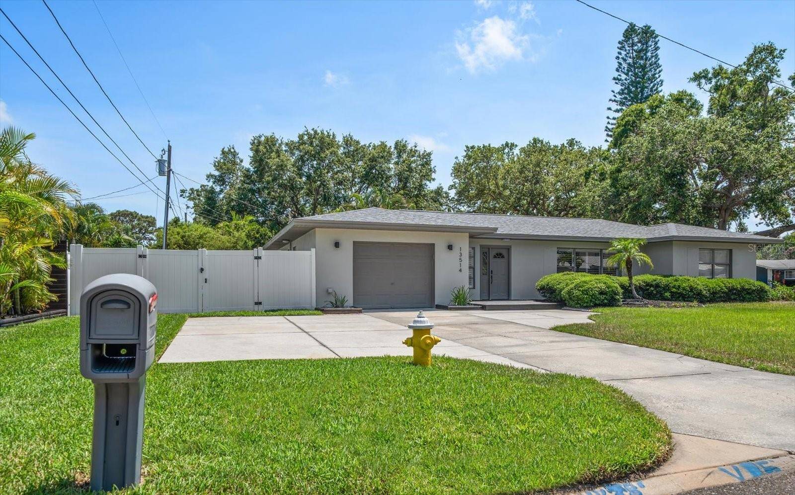 Largo, FL 33774,13514 OVAL DR W