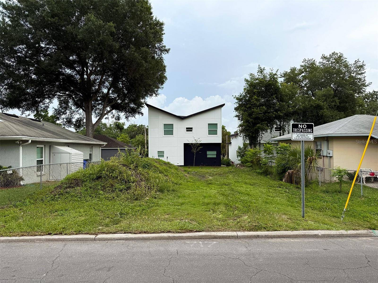 Lakeland, FL 33805,717 W 13TH ST