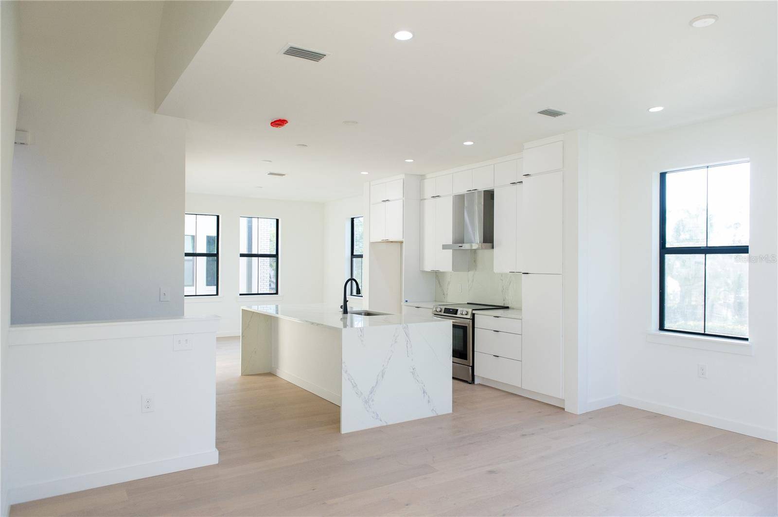 Tampa, FL 33602,1218 E KAY ST #24
